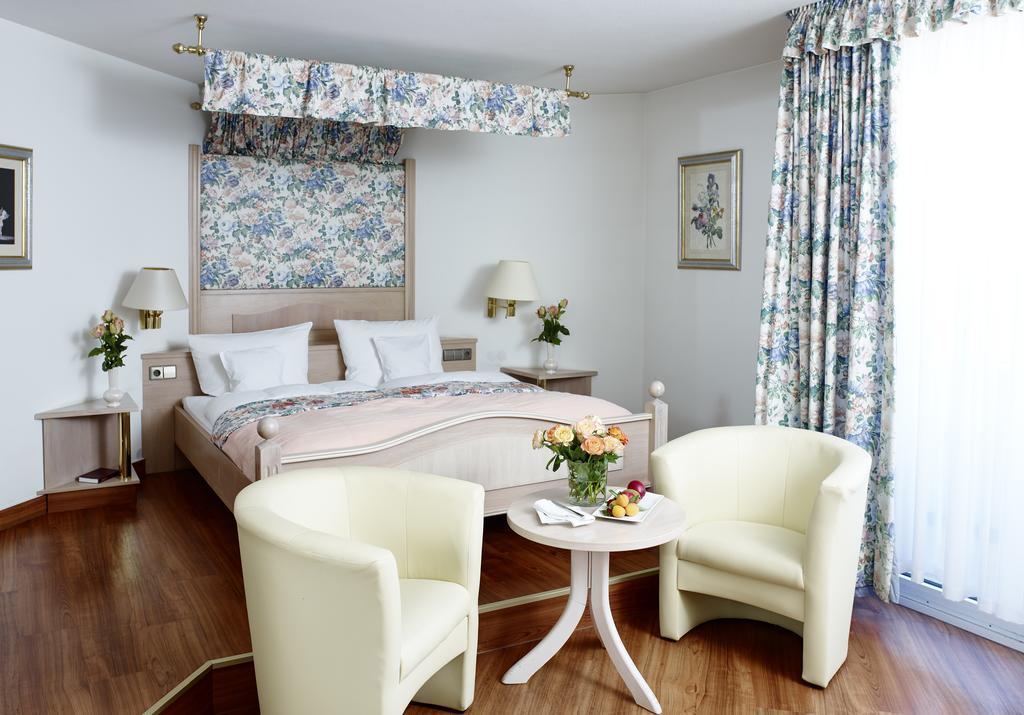 Rheinhotel Larus 4*